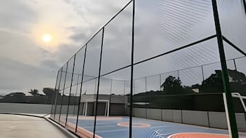 Basic Apartment | Sport court