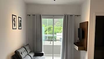 شقة بتجهيزات أساسية | منطقة المعيشة