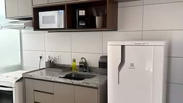 شقة بتجهيزات أساسية | مطبخ خاص