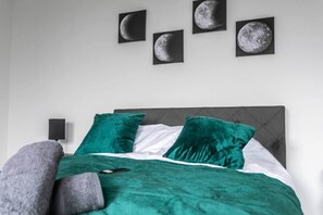 4 bedrooms, WiFi - 5 Bed Stay For Contractors And Groups/Families. (Morecambe)