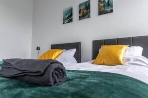 4 bedrooms, WiFi - 5 Bed Stay For Contractors And Groups/Families. (Morecambe)