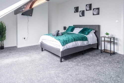 5 Bed Stay For Contractors And Groups/Families.