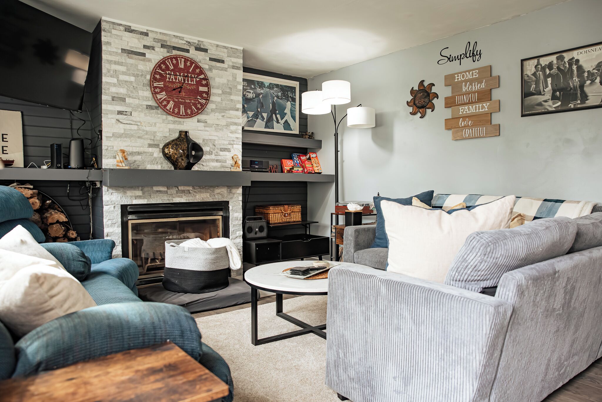 Smart-TV, Kamin, Videospiele, DVD-Player