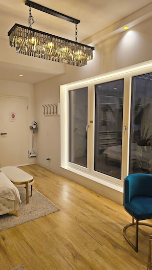 Interior - New central city apartment (pool, gym, sauna bookable separately) (München)