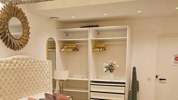 1 bedroom, internet, bed sheets