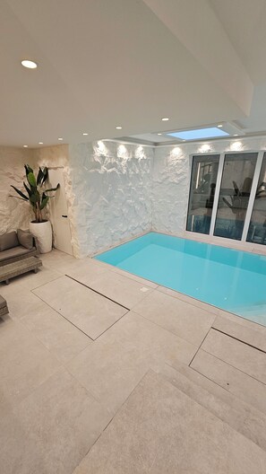 Pool - New central city apartment (pool, gym, sauna bookable separately) (München)