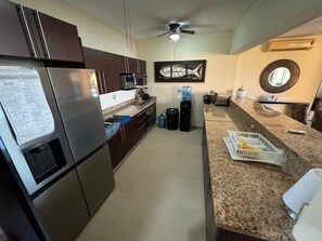 Private kitchen - Oceanfront apartment with pool for big families (up to 10 people) (Dzemul)