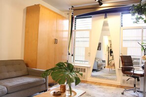 Living area - Charming studio in New York perfect for your city getaway. (New York)