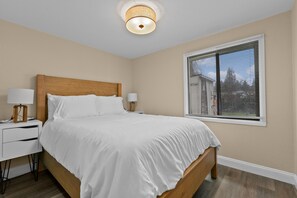 2 bedrooms, WiFi, bed sheets - Cozy 2-bedroom house, Easy Seattle Access (Mountlake Terrace)