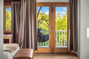 7 bedrooms, iron/ironing board, WiFi, bed sheets