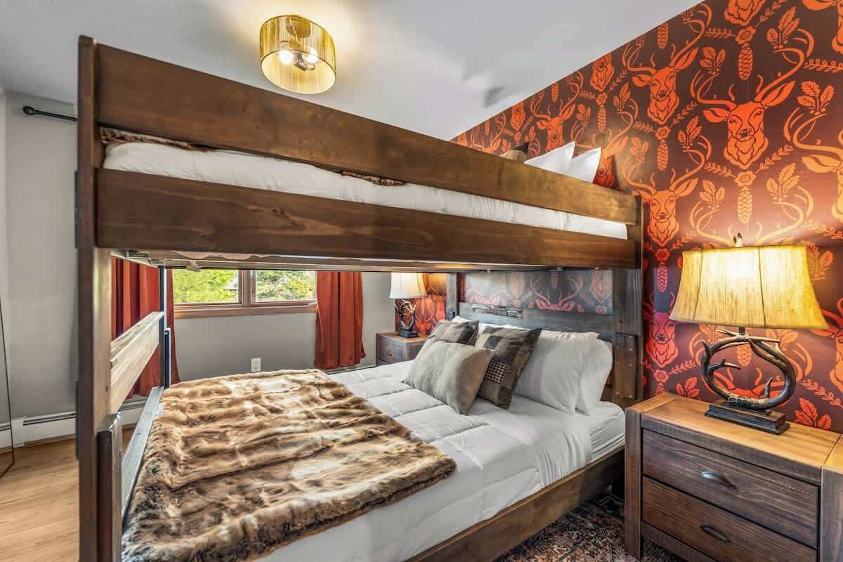 7 chambres, fer et planche à repasser, Wi-Fi, draps fournis