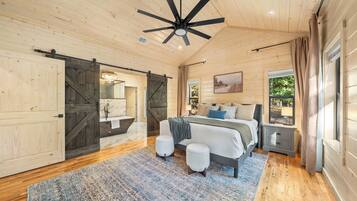 3 bedrooms, iron/ironing board, travel crib, free WiFi