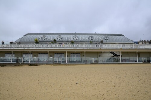 Minutes from Ramsgate’s harbour and beaches 2 bedroom self contained apartment