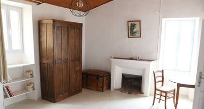 immeuble historique surplombant le port