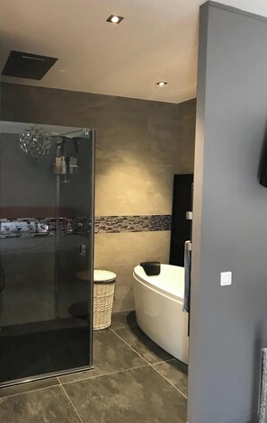 Een douche, een haardroger