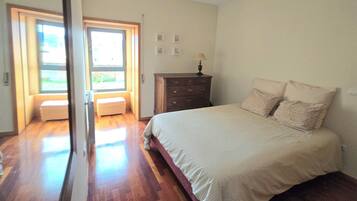 4 chambres, fer et planche Ă repasser, Wi-Fi, draps fournis