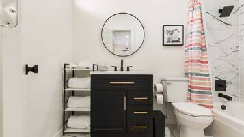 Hårtørrer, håndklæder, Sæbe, Toiletpapir