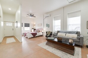 1 habitación, tabla de planchar con plancha, wifi y ropa de cama 