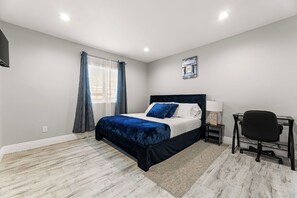 3 habitaciones, tabla de planchar con plancha, wifi y ropa de cama