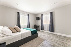 3 bedrooms, iron/ironing board, WiFi, bed sheets - Perfect 3-bd 2 Bths close to LAX, SOFI,HOLLYWOOD,UNIVERSAL STUDIOS,CEDARS-SINAI, (Los Angeles)