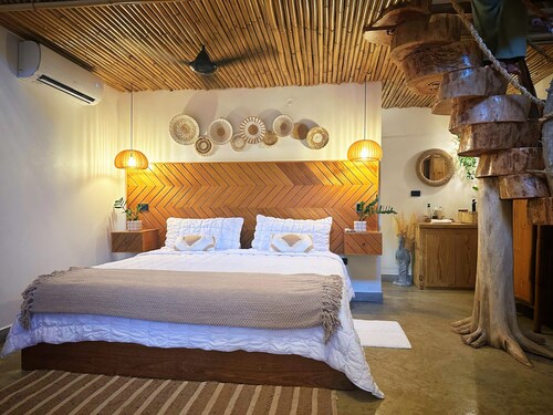 Cozy 2-bedroom cabin where nightfall reveals its most magical scenery