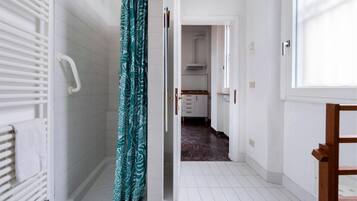 Apartemen, pemandangan kebun | Kamar mandi