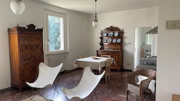 Panoramic-Apartment, Hügelblick | Wohnbereich