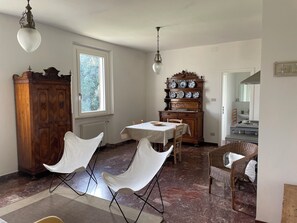Departamento panorámico, vista a la colina | Área de sala de estar