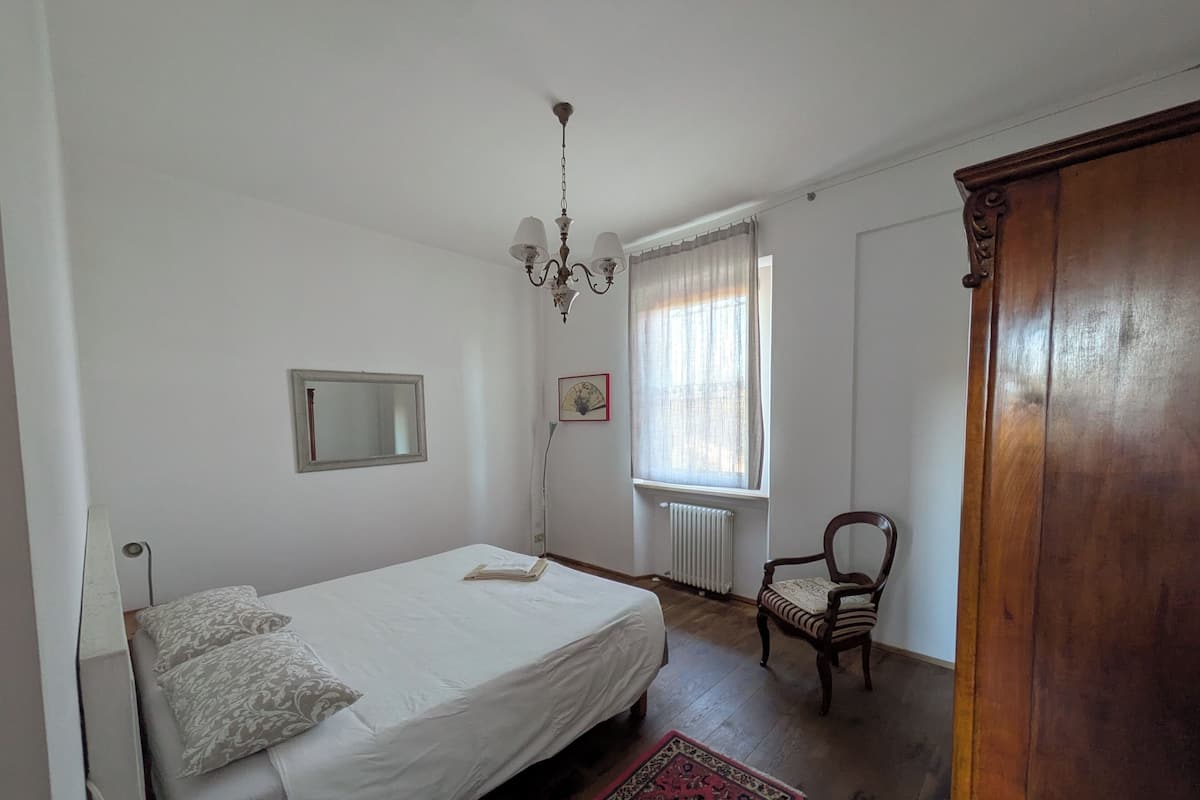 Appartamento Classic, 2 camere da letto, vista collina | Ferro/asse da stiro, Wi-Fi gratuito
