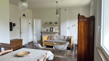 Panoramic Apartment, Hill View | Living area