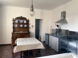 Departamento clásico, vista a la colina | Restaurantes