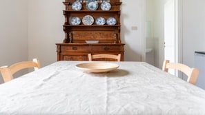 Panoramic-Apartment, Hügelblick | Esszimmer