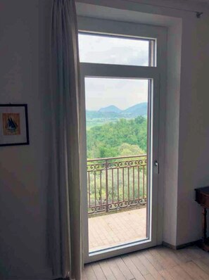 Classic Apartment, 2 Bedrooms, Hill View | Park view