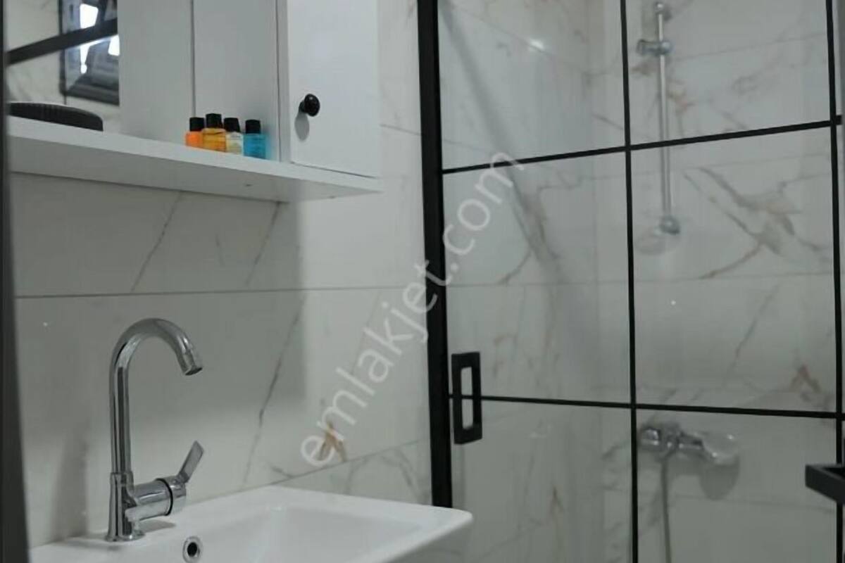 Perhestudiosviitti, osittainen merinäköala | Kylpyhuone | Ilmaiset hygieniatuotteet, hiustenkuivaaja, pyyhkeet, saippua