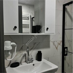 ファミリー スタジオスイート パーシャルシービュー | バスルーム | バスアメニティ (無料)、ヘアドラ�イヤー、タオル、石鹸