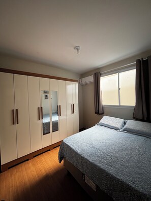 2 bedrooms, iron/ironing board, free WiFi, bed sheets - Your cozy spot near the airport, with complete infrastructure! (Lauro de Freitas)
