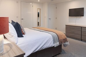 3 quartos, ferros/tábuas de passar roupa, Wi-Fi, roupa de cama