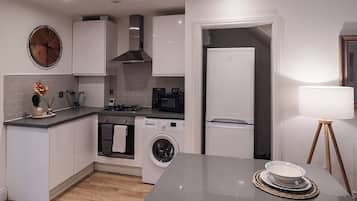 Micro-ondas, fogão, lava-louças