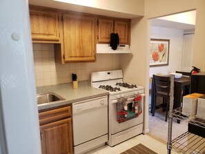 Private kitchen - Perfect 2-bedroom condo Near Everything (North Olmsted)