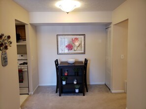 Interior - Perfect 2-bedroom condo Near Everything (North Olmsted)