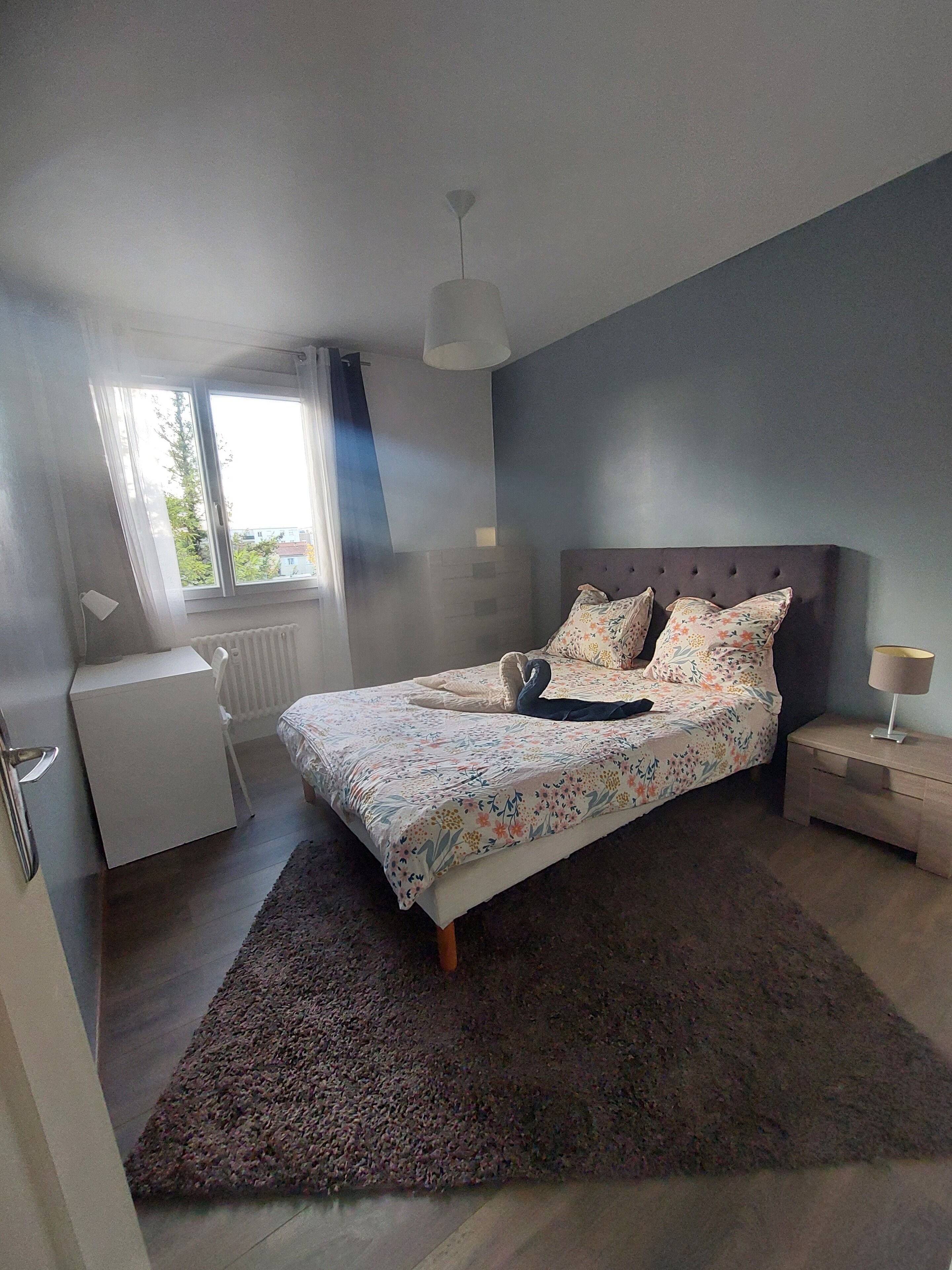 3 soverom, strykejern/-brett, internettilgang og sengetøy