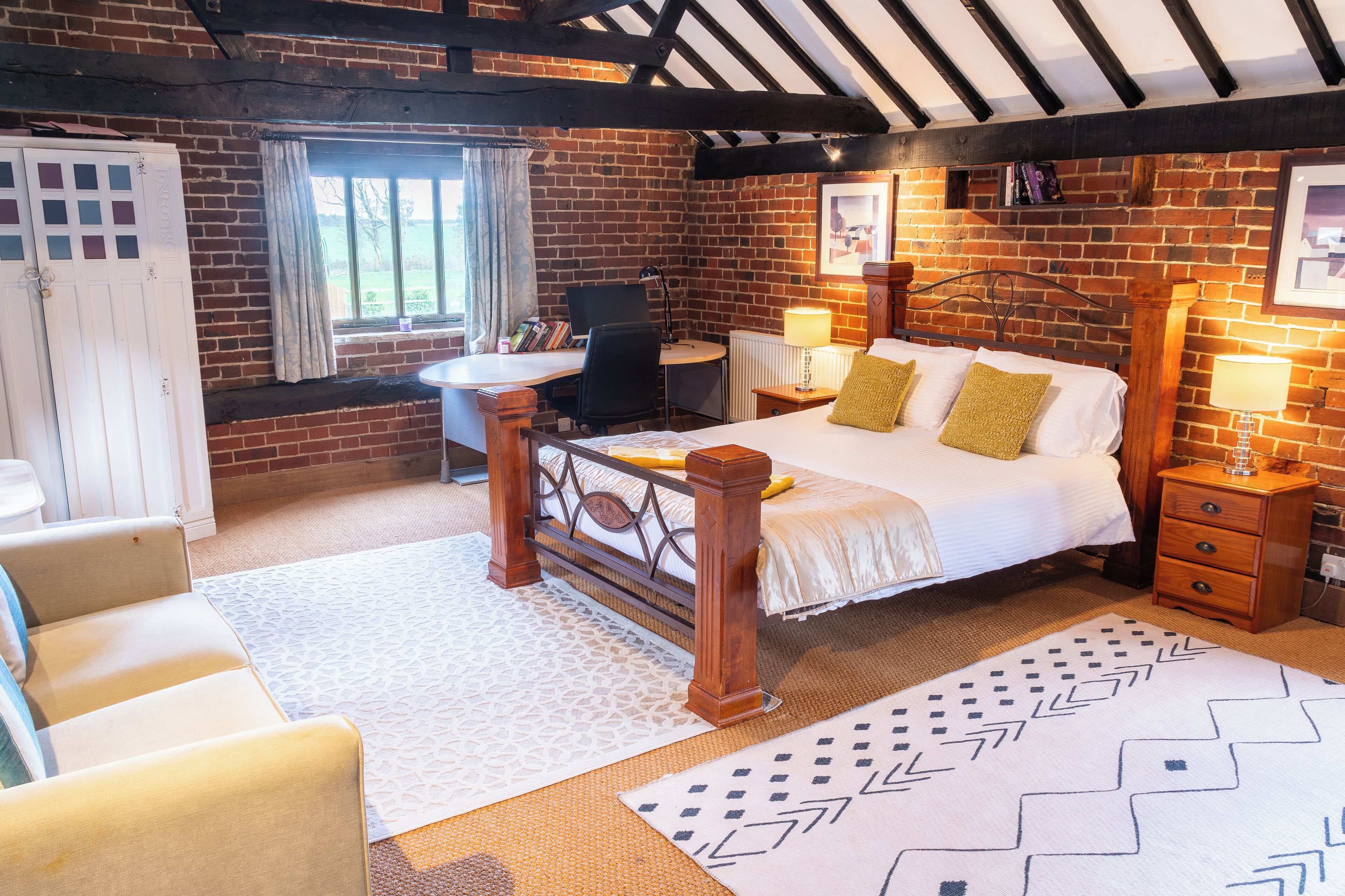 3 soverom, strykejern/-brett, internettilgang og sengetøy