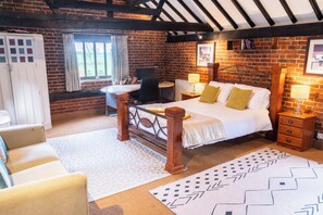 3 makuuhuonetta, silitysrauta/-lauta, internet, vuodevaatteet