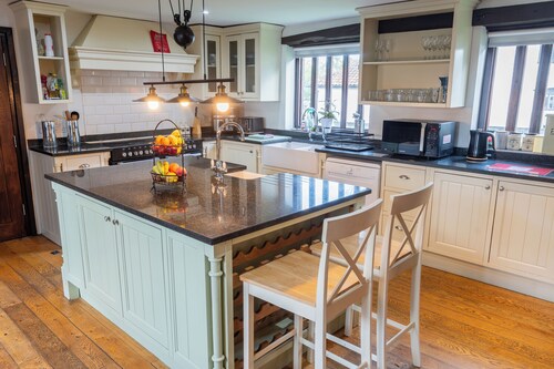 3 bed Oak Beamed Country House with Sauna and Indoor Heated Pool