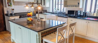 3 bed Oak Beamed Country House with Sauna and Indoor Heated Pool