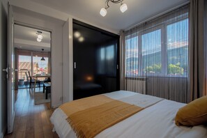 1 quarto, acesso à internet, roupa de cama