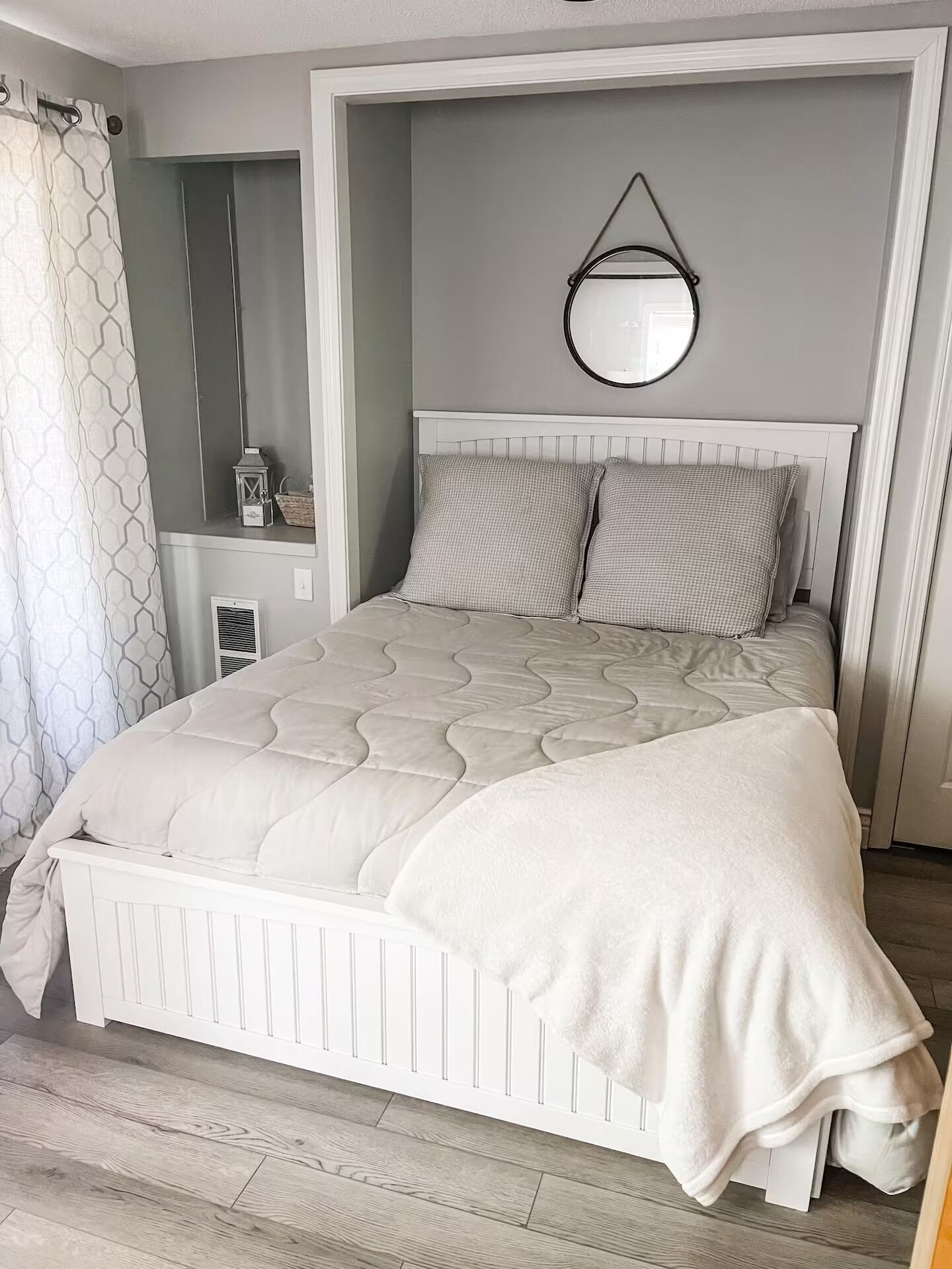 1 bedroom, bed sheets