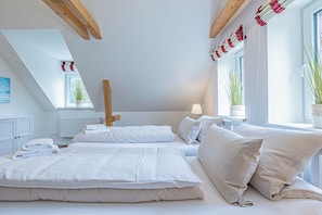 2 bedrooms, iron/ironing board, WiFi, bed sheets - Captain's house | "Palstek" - your anchorage on the coast (Harrislee)