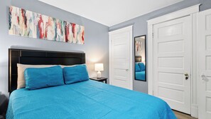 3 bedrooms, desk, iron/ironing board, free WiFi - Cozy 3 BR Rear Home with Fireplace & Parking 1 mile from Niagara Falls USA (Niagara Falls)