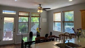A kitchen with a dining area, large windows, and a ceiling fan. - Comfort and calm in Ashland (Ashland)